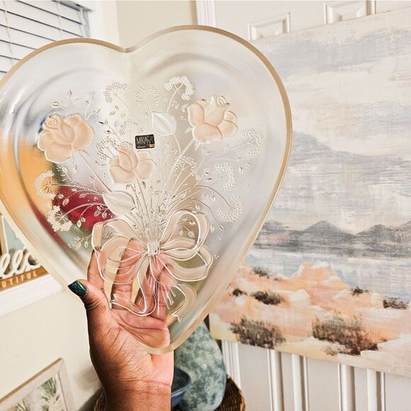 New VTG Mikasa Crystal Sweatheart Roses Embossed Serving Tray. - Picture 12 of 15